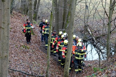 Bergung der Wasserleiche durch mehrere Einsatzkräfte