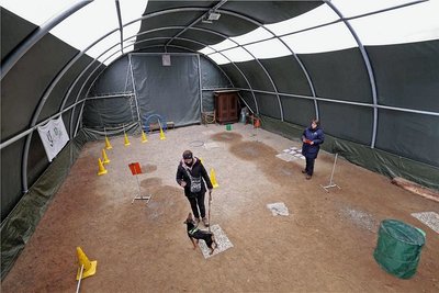 Für unwirtliche Temperaturen steht auch eine Halle zur Verfügung. 