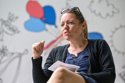 Kira Mutze organisiert für die C3-Veranstaltungszentren den Parksommer. Sie bucht auch die Künstler.