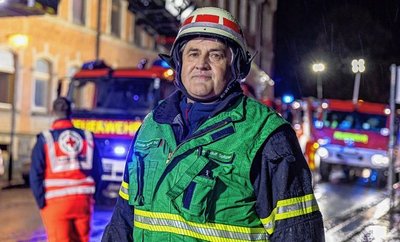 Der dienstälteste Vize-Kreisbrandmeister hört auf. Hans-Rudolf Spitzner bei einem seiner letzten Einsätze am zweiten Feiertag. 