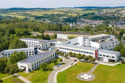 In unmittelbarer Nachbarschaft der Erzgebirgsklinikums in Zschopau befindet sich die Außenstelle der Strahlentherapie des Chemnitzer Klinikums.