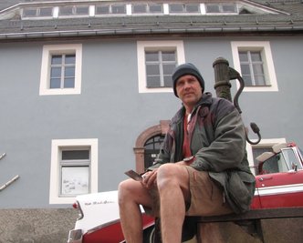 Halbige-Eigentümer Frank Pastille wurde kürzlich mit dem Verputzen der Nordseite fertig.