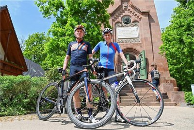 Sigrid und Gerald Kraft unternahmen von Leipzig eine Radtour über Rochlitz und zurück. Auf der 120 Kilometer langen Strecke machten sie einen Abstecher auf den Rochlitzer Berg. 