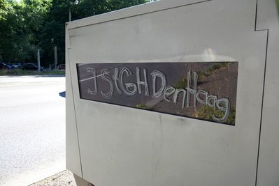 Weiterhin ist ein mobiler Blitzer an der Leipziger Straße mit einem Schriftzug beschmiert worden.