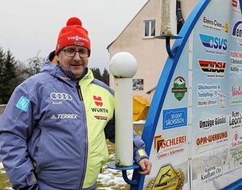 Für Olaf Beyer geht ein Wunsch in Erfüllung: Der 49-Jährige ist Sprungrichter beim Neujahrsspringen der Vierschanzentournee. 