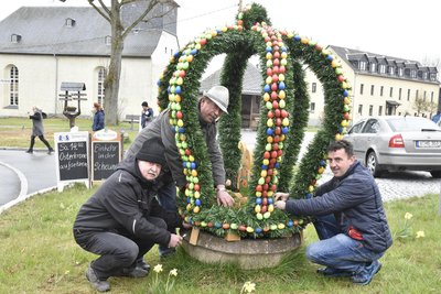Die Osterkrone wird am Sonntag, 14 Uhr in Posseck aufgestellt. Der Heimatverein Posseck lädt ein.