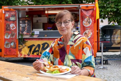 Birgit Stark aus Markneukirchen probierte die spanische Spezialität Rancho.