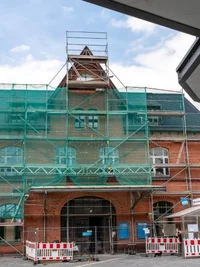 Im Umbau: Das Mittweidaer Bahnhofsgebäude hat die Stadt einem Investor abgekauft.