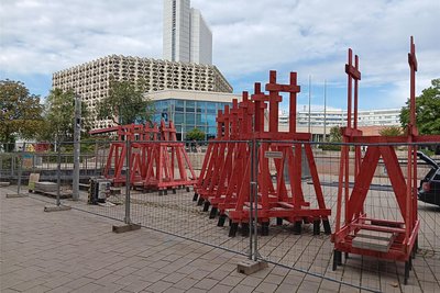 Die „Sammelstelle“ von Raumlabor am Roten Turm wird abgebaut.