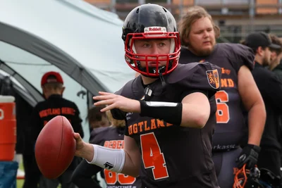 ...von Ersatz-Quarterback Lennart Kad vertreten wurde.