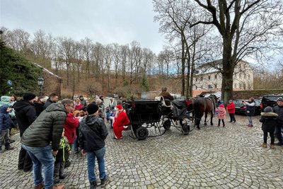 Auf seiner Kutschentour in Flöha hatte Weihnachtsmann Daniel Ivandic gut zu tun. Am Sonnabend kehrt er zurück.