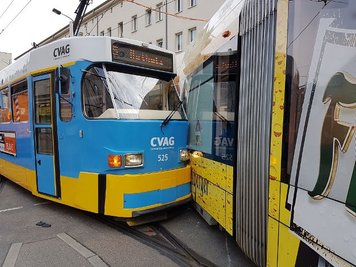 Zwischen Reitbahnstraße und Annenstraße kam es zur Kollision.