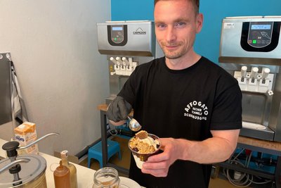 Felix Adler betreibt ein Softeisgeschäft. Er hatte keine großen Hoffnungen in die Neudefinierung des Brühls zum „urbanen Gebiet“ gesetzt.