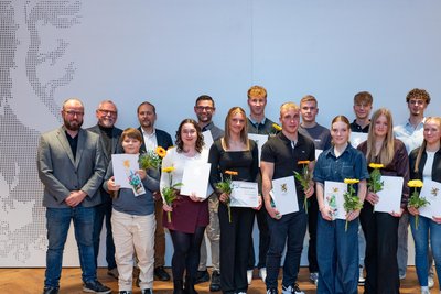 Im Rathaus in Mittweida wurden erfolgreiche Sportlerinnen und Sportler geehrt, unter ihnen Marcel Grimmer (6. v. l.).
