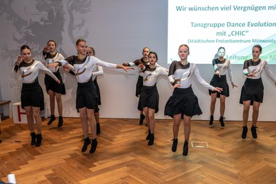 Die Tanzgruppe des Städtischen Freizeitzentrums unterhielt mit ihrer Darbietung.