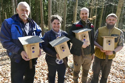 Initiator Volker Six aus Tirpersdorf, die pädagogische Leiterin des Hofes Franca Mende-Reinhold, Revierförster Nick Schubert und Psychologe Dominik Krause (von links).