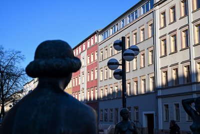 Mithilfe von Fördergeldern wurde der Brühl ab 2012 umfassend saniert. Heute sind nahezu alle Häuser in gutem Zustand und bewohnt. Richtig belebt ist der Boulevard nach Auffassung vieler Anwohner und Gewerbetreibender aber nicht.