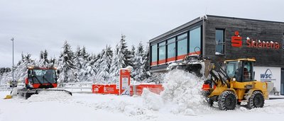 Damit in der Sparkassen-Skiarena in den Wintermonaten ausreichend Schnee produziert werden kann, soll mit den Fördermitteln in die Beschneiungsanlage investiert werden.