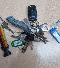 Diese in Bussen verlorenen Schlüssel sind vom Regionalverkehr Erzgebirge bei der Stadtverwaltung Aue abgegeben worden. 