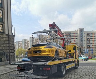 Der Funkel-Porsche wurde am Freitagmorgen abgeschleppt. 