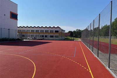 Der Sportplatz an der Ohainschule im Freiberger Stadtteil Friedeburg ist tiptop gepflegt, sonntags aber auch verschlossen.
