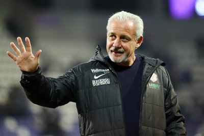 Cheftrainer Pavel Dotchev muss den FC Erzgebirge Aue zum Saisonende verlassen.