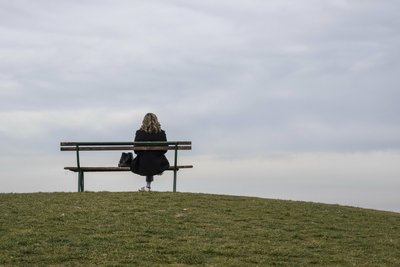 Einsamkeit ist längst nicht mehr nur ein Phänomen unter älteren Menschen. Immer mehr junge Menschen in Deutschland geben an, sich oftmals einsam zu fühlen.