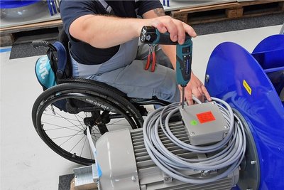 Menschen mit Handicap können in nahezu allen Branchen arbeiten - und mit Arbeitshilfen hundert Prozent Leistung bringen. 