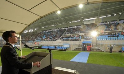 Der neue Rektor der TU Chemnitz hielt am Donnerstag bei der Immatrikulationsfeier im neuen Chemnitzer Stadion vor rund 2000 Studenten eine Rede. Unter ihnen waren viele Frauen und Männer aus dem Ausland.