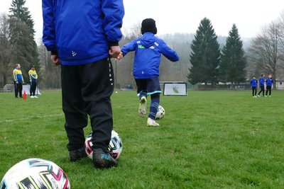 Die jungen Kicker hatten fast die gesamte Zeit über einen Ball am Fuß.