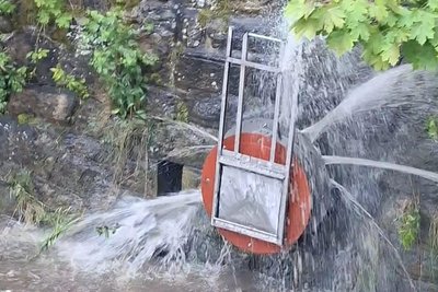 Der Schieber am Notüberlauf in die Göltzsch blieb zu. Schmutzwasser in den Fluss zu leiten, wäre eine Straftat, hieß es.