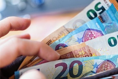 Die Regelsätze für Leistungsempfänger sollen steigen - über das geplante Bürgergeld soll aber noch verhandelt werden, schlägt Unionsfraktionschef Friedrich Merz vor. 
