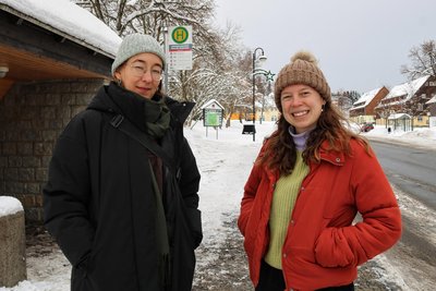 Nina Temann (links) und Anne Mehl haben in Johanngeorgenstadt die Mobilität erforscht.