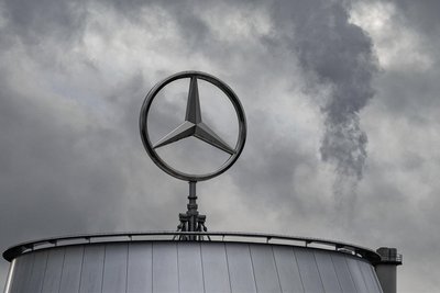 Die Besitzer mehrerer Mercedes-Modelle müssen ihre Fahrzeuge nun in die Werkstatt bringen. Schon wieder. (Symbolbild)