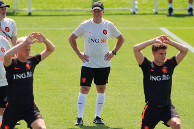 Ronald Koeman blickt optimistisch Richtung WM-Auftaktspiel gegen Japan.