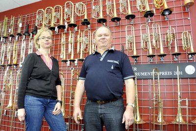 Jürgen Voigt 2013 mit Tochter Kerstin. Am 20. März starb der Metallinstrumentenbaumeister.