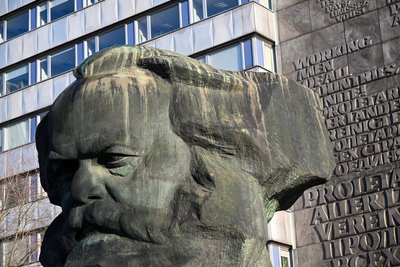 Kopfwäsche verschoben: Das Karl-Marx-Monument soll erst im Jahr 2026 wieder gereinigt werden.