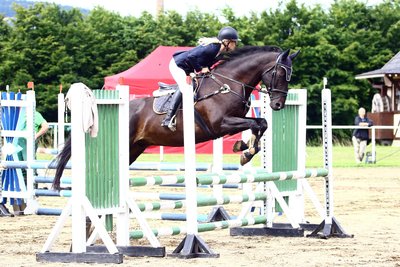 Amateur-Stilspringprüfung der Klasse A über 90 Zentimeter hohe Hindernisse: Silber errang Doreen Richter auf Wiesenguts Le Capre vom RFV Lauterbach.