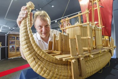 Er und seine Erkenntnisse sollen ein weiteres Zugpferd auf Schloss Hoheneck werden: In der Phänomenia auf Schloss Hoheneck eröffnet eine Sonderausstellung zum Abora Projekt von Dominique Görlitz (im Bild).