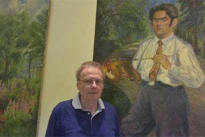 Knothes Enkel Olaf Meinel hielt zur Vernissage einen Vortrag zum Leben seines Großvater.