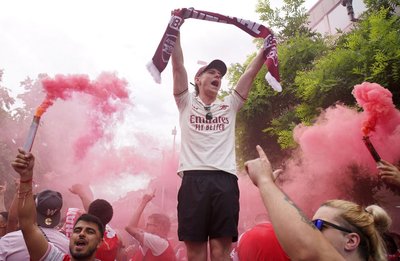Fans außer Rand und Band: Arsenal-Anhänger feiern den Meistertitel in London. 