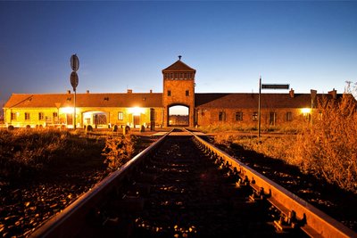 In Auschwitz-Birkenau trennten sich die Wege von Adolf Diamant und seinen Eltern Hersz und Lore Diamant. Er überlebte als Einziger.