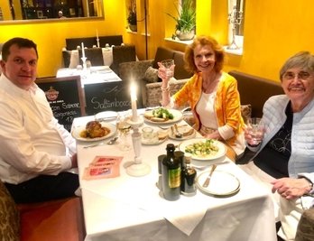 Danilo Diedrich speiste mit Jutta Kammann und ihrer Freundin Mia Springer (v.l.) im "Di Sopra".