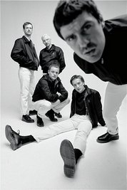 Haben sich auf den Hosenboden gesetzt: Kraftklub. 