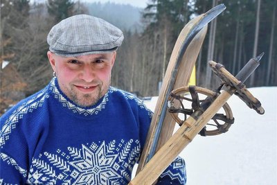 Beim erstmals ausgetragenen Traditionsrennen am Kegelberg dabei: Robert Voigt vom Wintersportverein Erlbach. Er startete in der Kategorie "Alte Skiausrüstung".