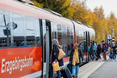 Ab Januar können Menschen deutschlandweit für 49 Euro im Monat den ÖPNV nutzen. Die Erzgebirgsbahn rechnet nicht damit, dass es wie beim9-Euro-Ticket wieder zu überfüllten Zügen kommt.