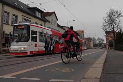Die Radstreifen gehören inzwischen zum Stadtbild. Das wird bis mindestens Ende des Jahres auch so bleiben.