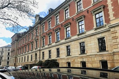 Vor dem Landgericht Chemnitz sollte erneut der Überfall auf einen Supermarkt in Steinbach verhandelt werden, doch der Angeklagte wollte nicht zum Prozess kommen.