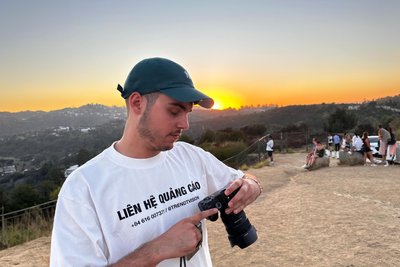 Neben Fotografen und Fotografinnen zählen Künstler und Musiker zu seinen Podcast-Gästen.