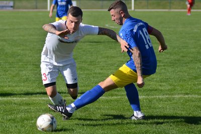 Treuens Kenneth Mierendorf (links) zieht hier an RFC-Spieler Eric Häuser vorbei und war schon siebenmal erfolgreich.